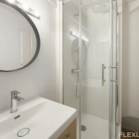 Charming 16m In 20 With Shared Terrace Apartament