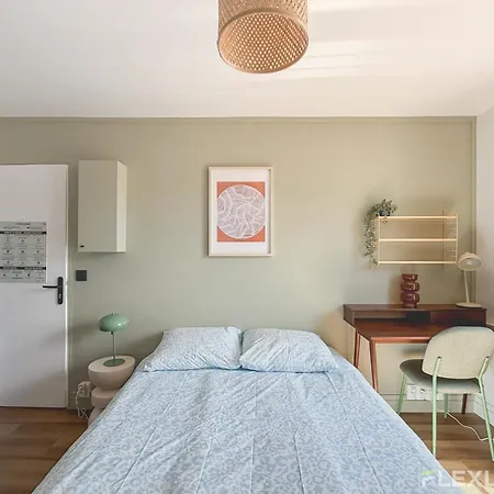 Appartement Charming 16m In 20 With Shared Terrace Paris