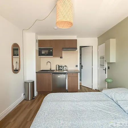 Charming 16m In 20 With Shared Terrace Apartman *