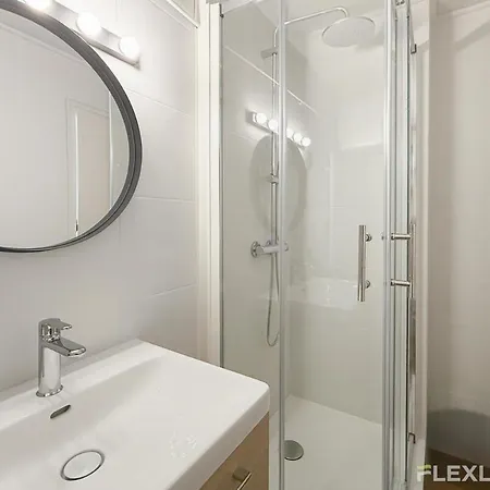 Immeuble Gauche Apartment