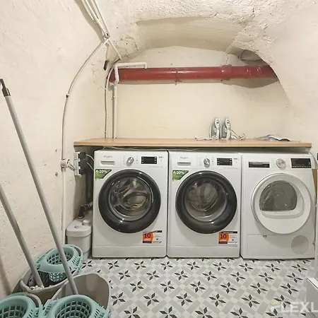 Immeuble Gauche Apartment *