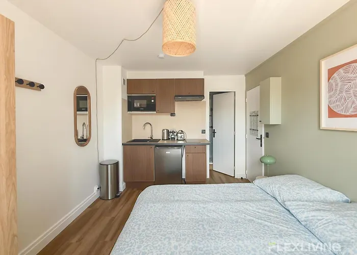 Charming 16m In 20 With Shared Terrace Apartment *